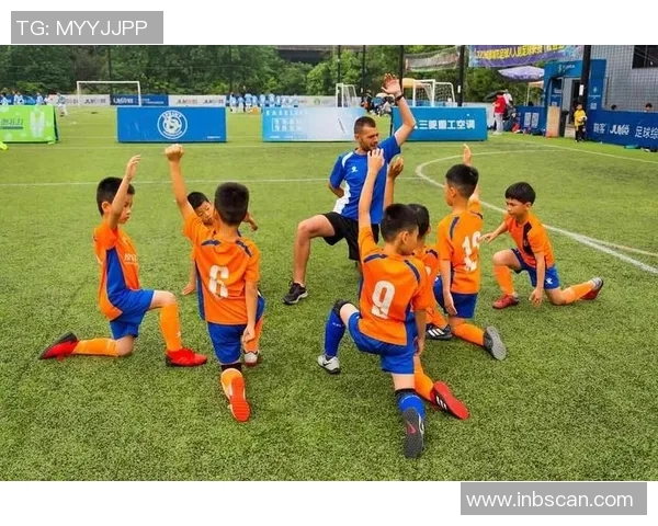 足球明星的成长故事与幽默瞬间尽在学足球明星脱口秀中